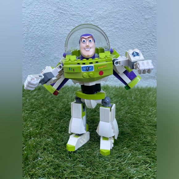 Constructed Buzz Lightyear Lego | Lego 7592 - Picture 1 of 7